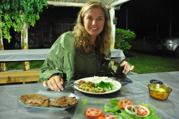 Depois de tanto tempo, comendo uma legítima comidinha brasileira, na Serra do Tepequem, no norte de Roraima